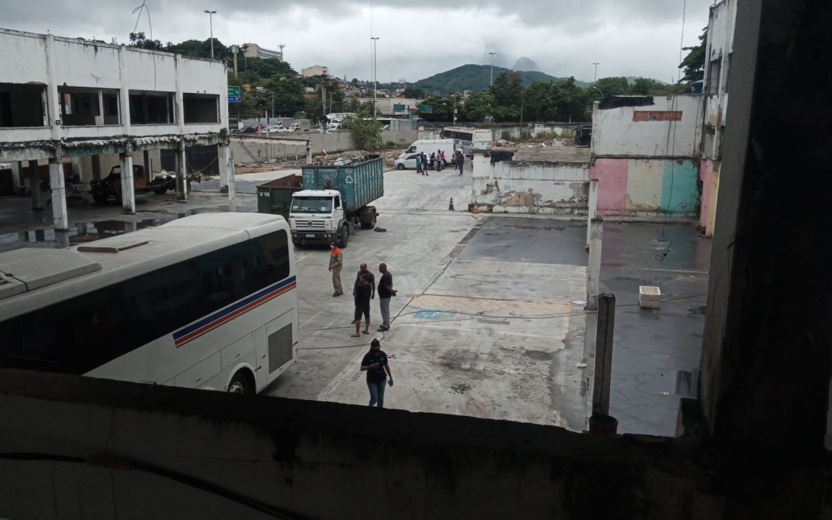 Garagem clandestina de &ocirc;nibus tamb&eacute;m funcionava no local