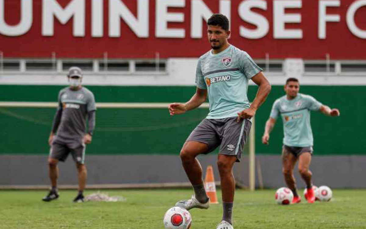 Yuri est&aacute; de sa&iacute;da do Fluminense