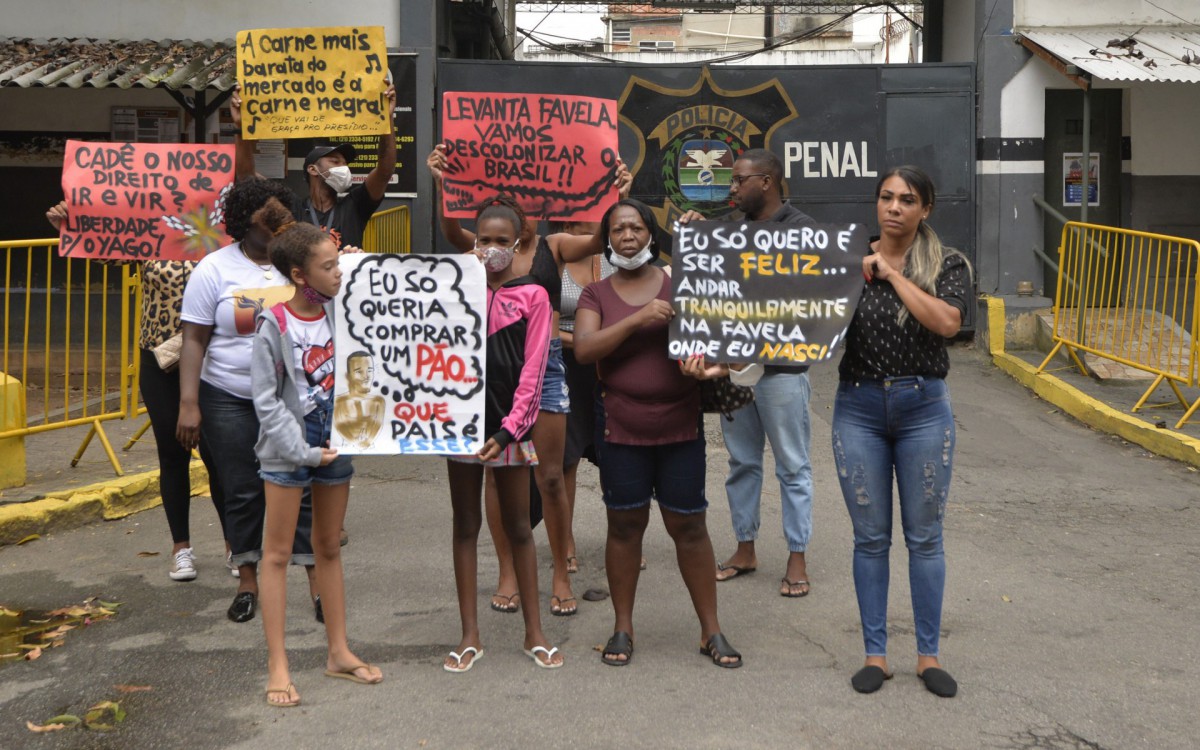 Manifesta&ccedil;&atilde;o pela liberdade do jovem Yago Corr&ecirc;a, preso injustamente, no Jacarezinho. 