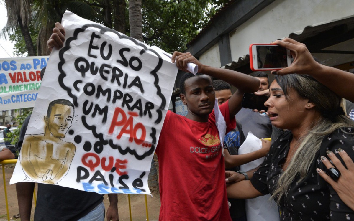 Justi&ccedil;a solta morador do Jacarezinho preso ao sair para comprar p&atilde;o