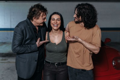 Em família! Cleo, Fiuk e Fábio Jr. posam juntos nos bastidores de filme