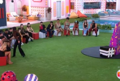 'BBB 22': Maria dá tapa na testa de Arthur no jogo da discórdia