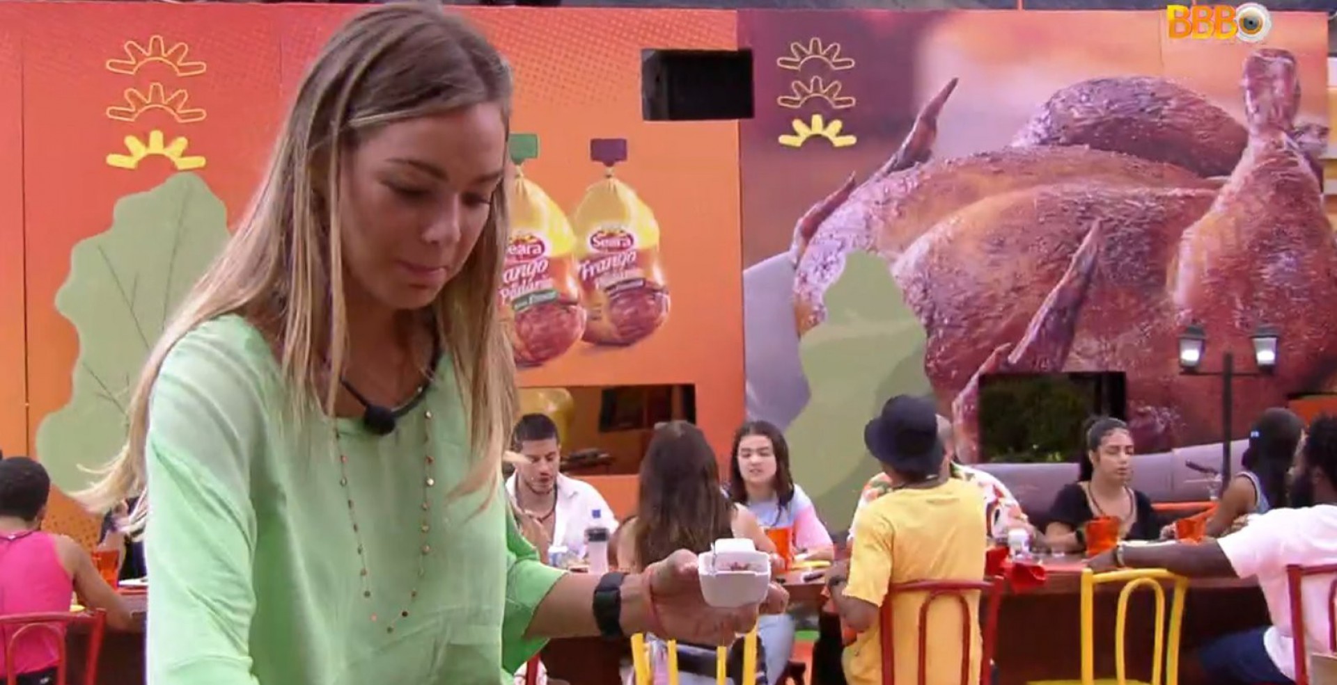 Brothers ganham almoço especial e Bárbara diz que prefere ficar na xepa - Reprodução