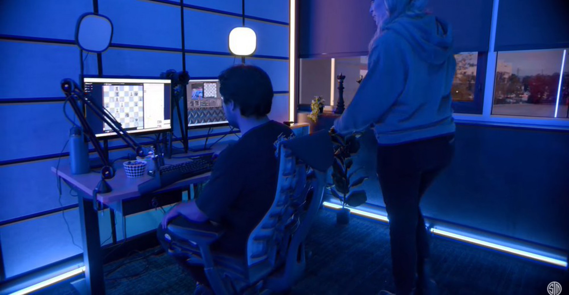 Sala exclusiva para streamers fazerem lives no CT da Team SoloMid - Reprodu&ccedil;&atilde;o/Youtube