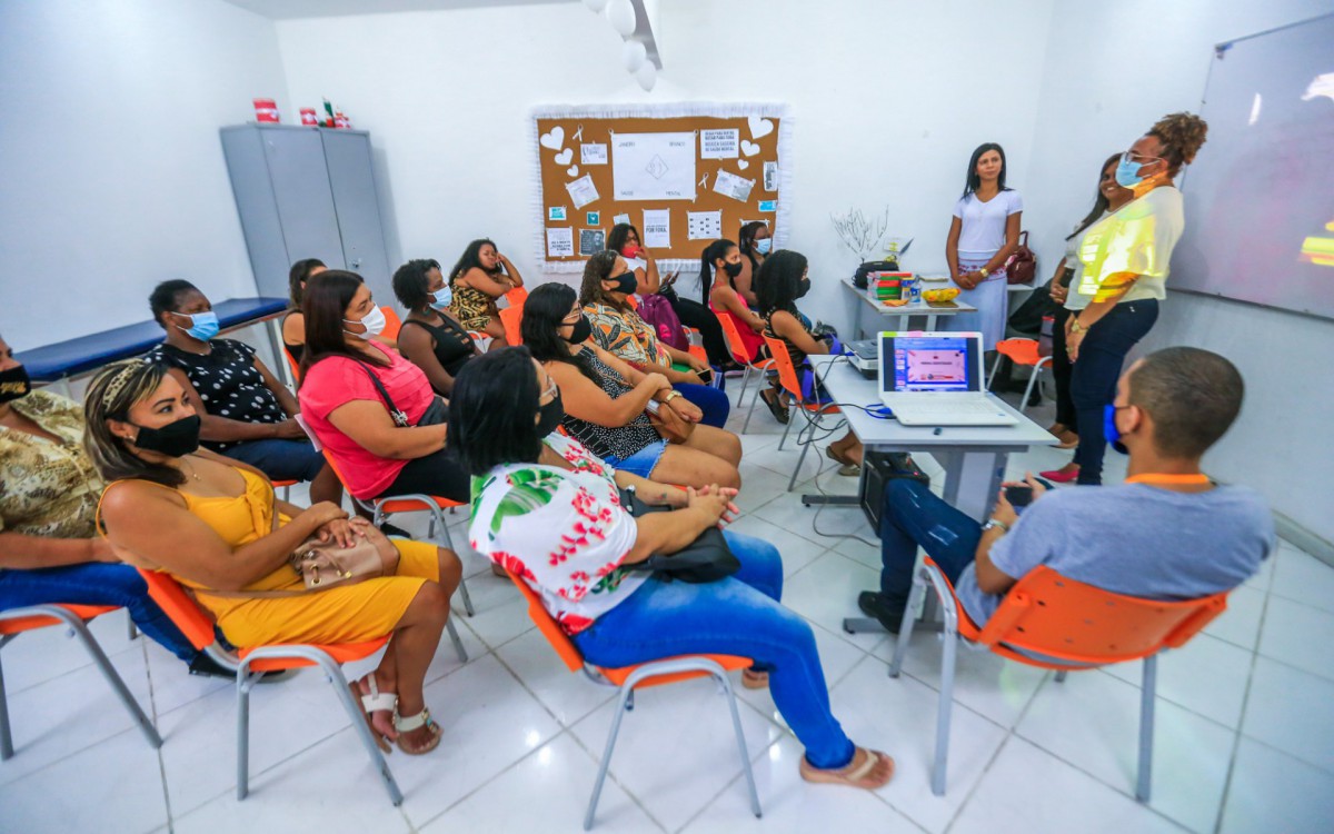 As aulas acontecem semanalmente. O curso ensina a empreender