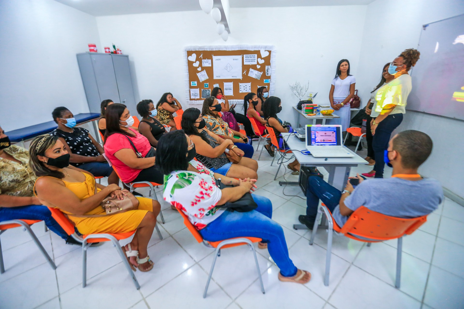 As aulas acontecem semanalmente. O curso ensina a empreender - Rafael Barreto / PMBR