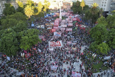 Milhares de pessoas protestam na Argentina contra acordo para pagamento do FMI
