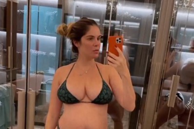 Na reta final da gravidez, Barbara Evans mostra corpo real: 'Celulitada'