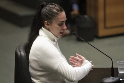 Após ser solta, Monique Medeiros instala tornozeleira eletrônica 