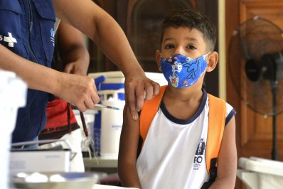Rio dá início à vacinação infantil nas escolas nesta segunda-feira