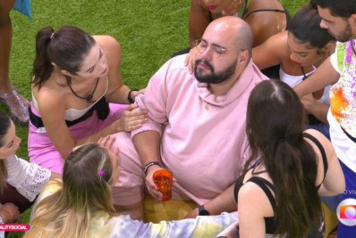 'Velório'? Tiago Abravanel chora após saída de Naiara e vira meme no 'BBB 22'