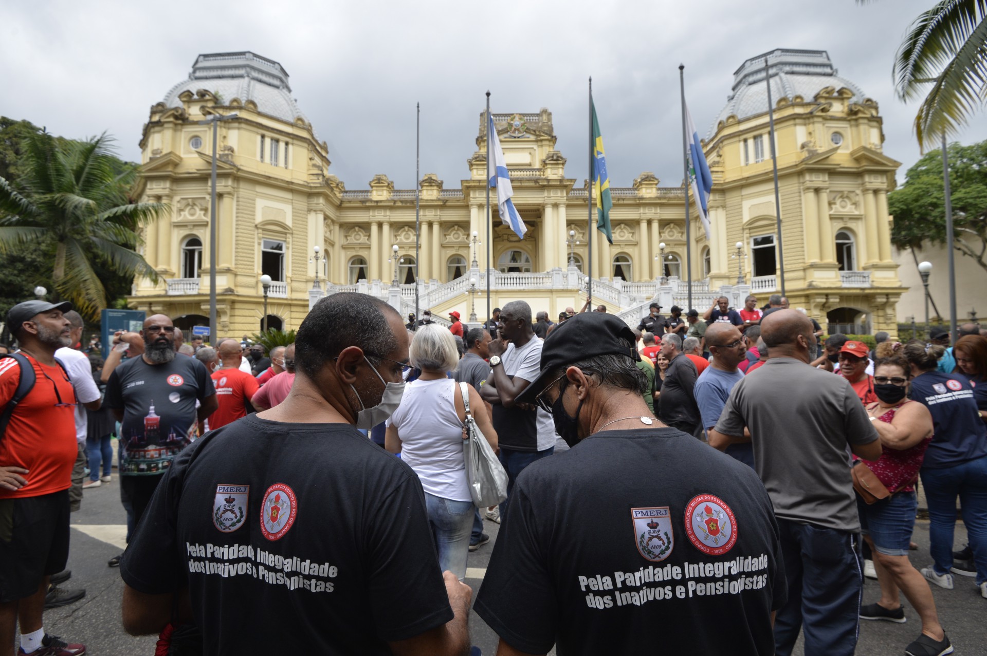 Policiais e bombeiros aposentados e pensionistas cobraram igualdade na distribui&ccedil;&atilde;o do benef&iacute;cio concedido a servidores da ativa - F&aacute;bio Costa/Ag&ecirc;ncia O Dia                          