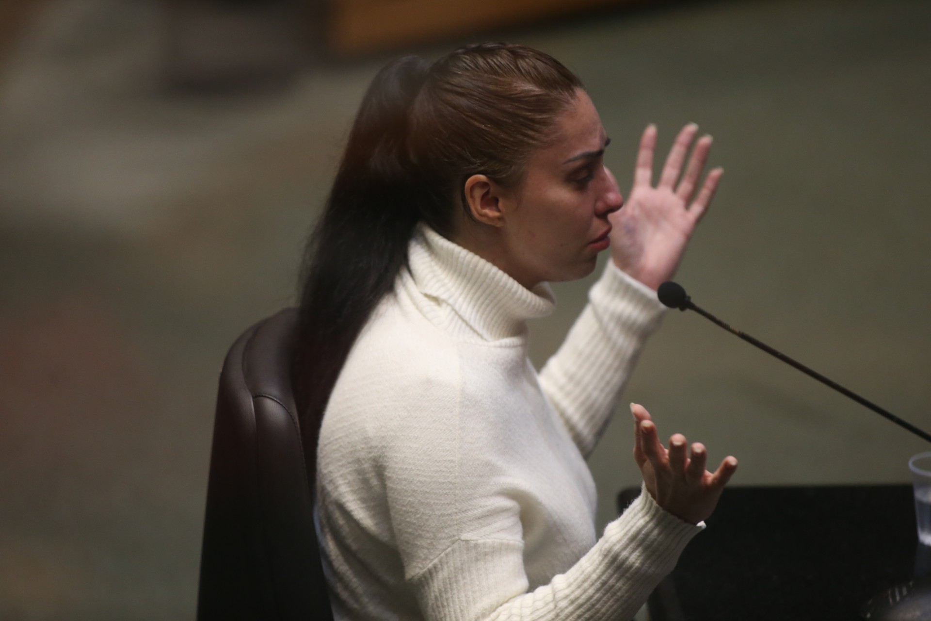 Monique Medeiros, m&atilde;e de Henry Borel, durante depoimento - Cleber Mendes / agencia O Dia