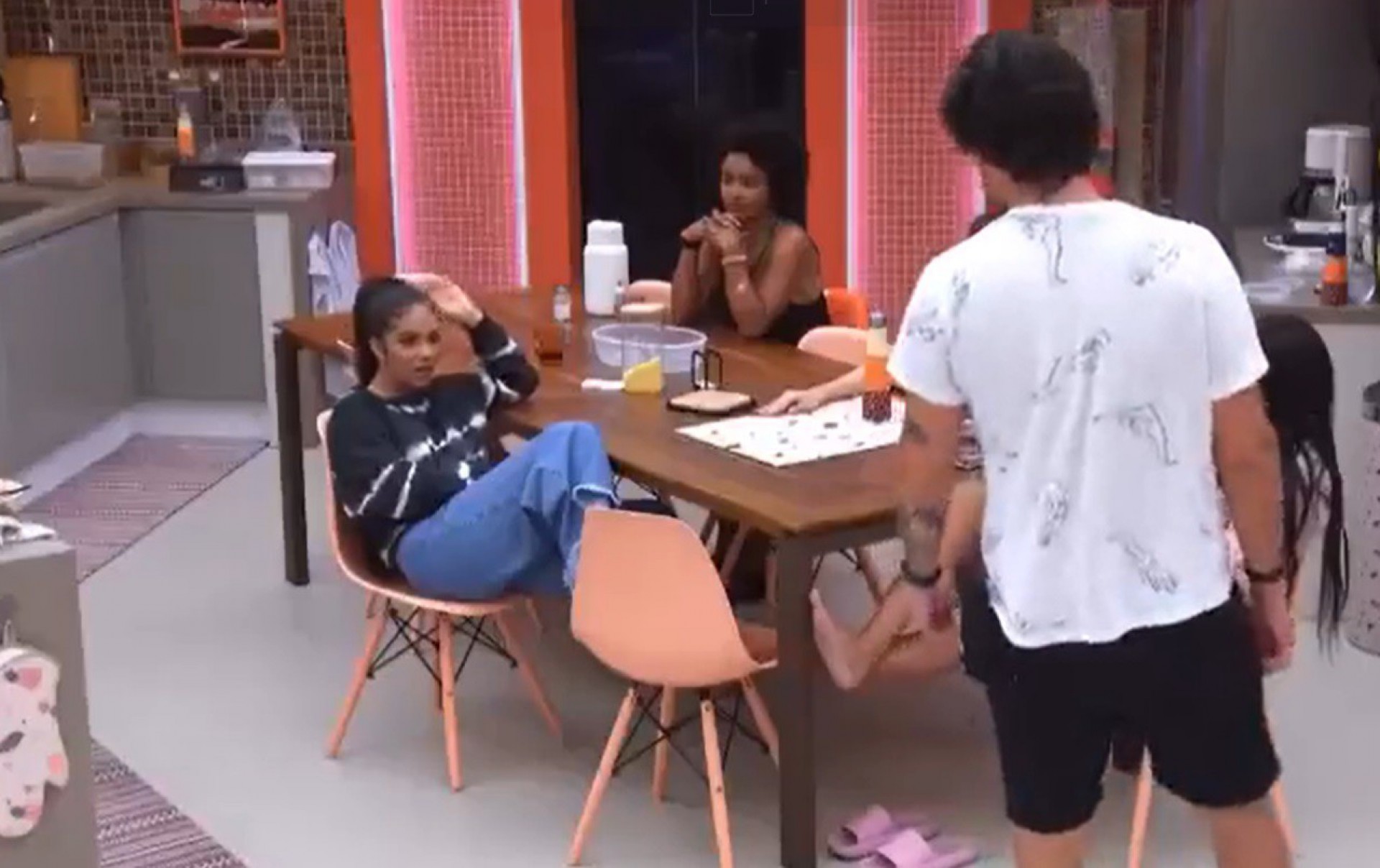 Maria debocha de Elizer - reprodução da TV Globo