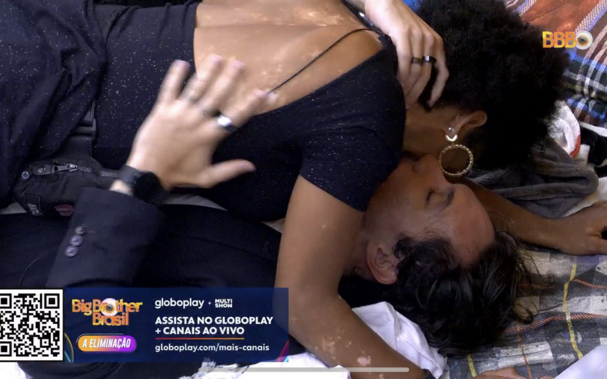 Clima esquentou entre Eliezer e Natália no quarto Grunge - Reprodução