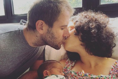 Maria Flor mostra o rostinho do filho pela primeira vez; veja! 