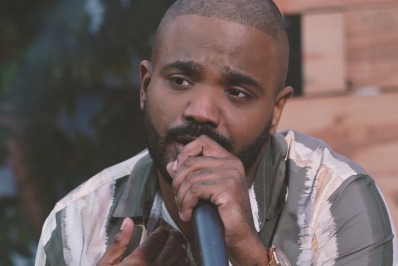 Arlindinho Cruz celebra lançamento de EP e comenta adiamento do Carnaval: 'O sambista é um lutador'