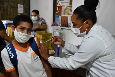 Covid-19: Niterói dá dose de reforço para adolescentes com comorbidade