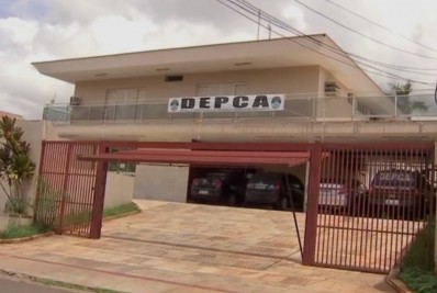 Pai é investigado após abraçar e beijar filha depois de testar positivo para Covid-19 