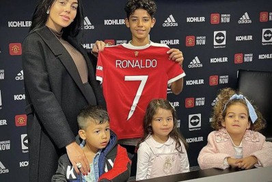 Filho de Cristiano Ronaldo é apresentado como novo atleta do Manchester United