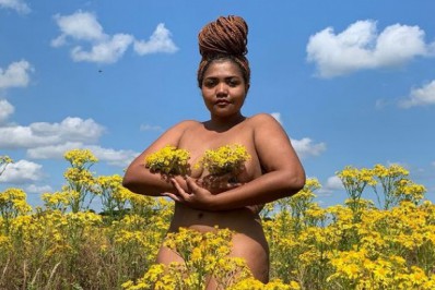 Gaby Amarantos posa nua em meio à natureza; veja as fotos!