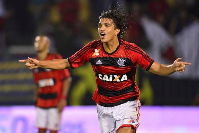 Ex-atacante do Flamengo é anunciado por clube do Paraguai