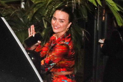 Rafa Kalimann vai a jantar com amigos no Leblon