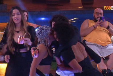 Clma quente no 'BBB 22'! Maria, Eliezer e Natália protagonizam beijo triplo