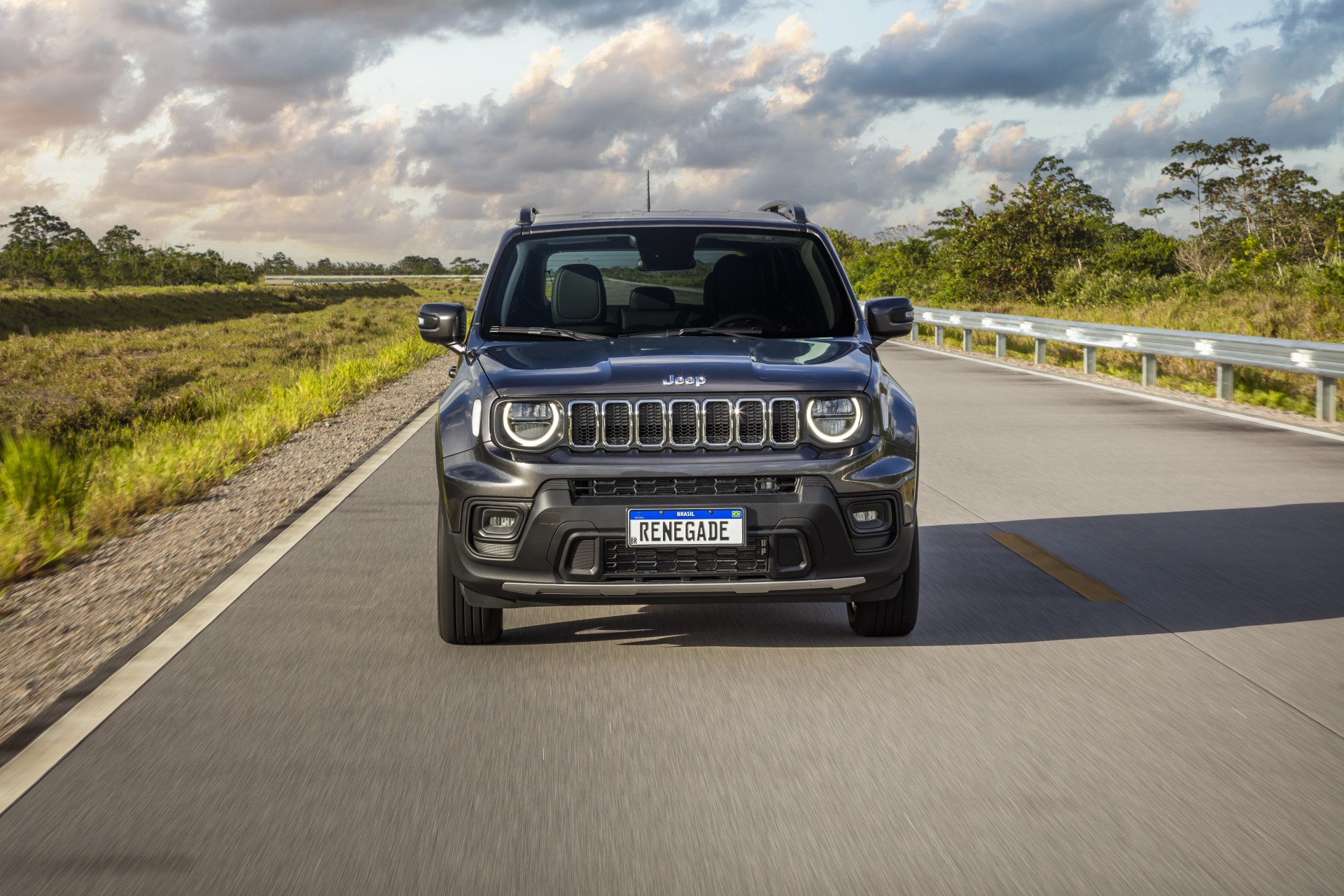 Linha 2022 do Renegade teve ajustes visuais na dianteira e na traseira - Divulgação