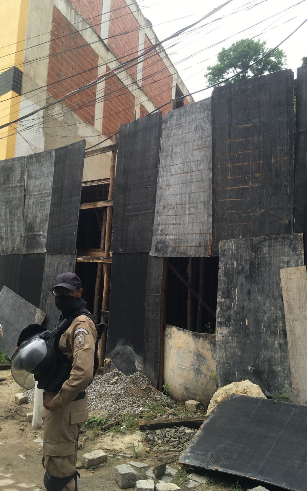 Opera&ccedil;&atilde;o pretende demolir constru&ccedil;&otilde;es irregulares