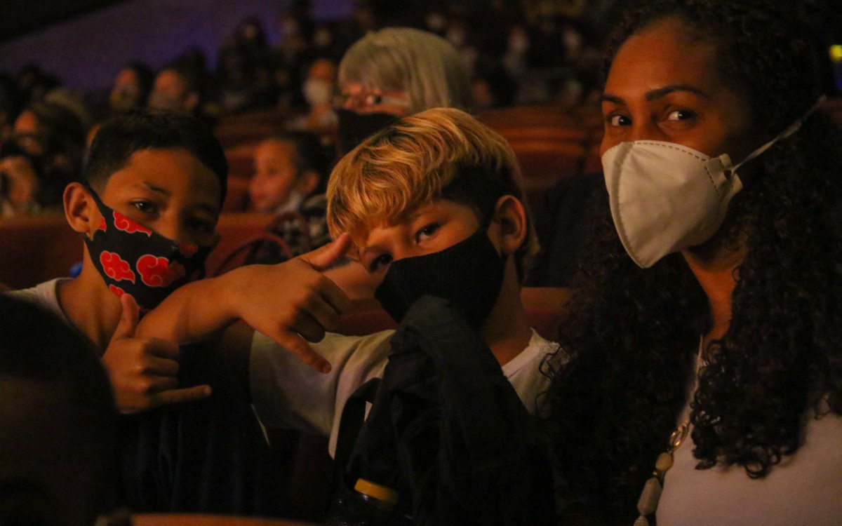 Espet&aacute;culo fica em cartaz at&eacute; o pr&oacute;ximo final de semana e traz discuss&otilde;es atuais que estimulam o debate em fam&iacute;lia