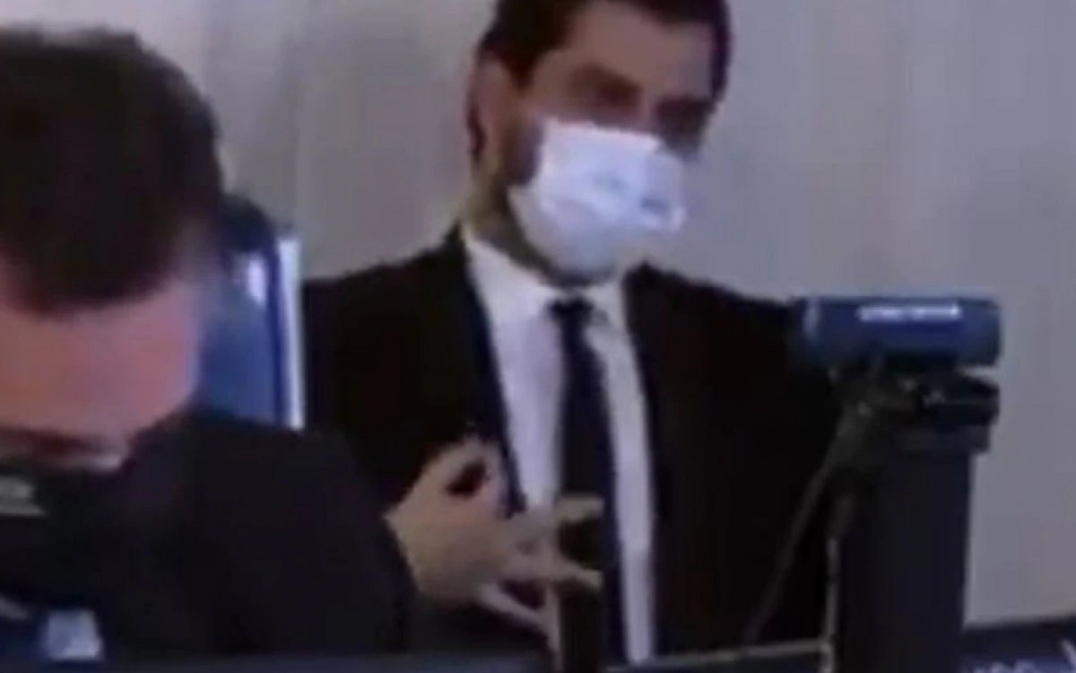 Filipe Martins faz gesto que gerou revolta por sua identifica&ccedil;&atilde;o com supremacistas brancos - Reprodu&ccedil;&atilde;o TV Senado