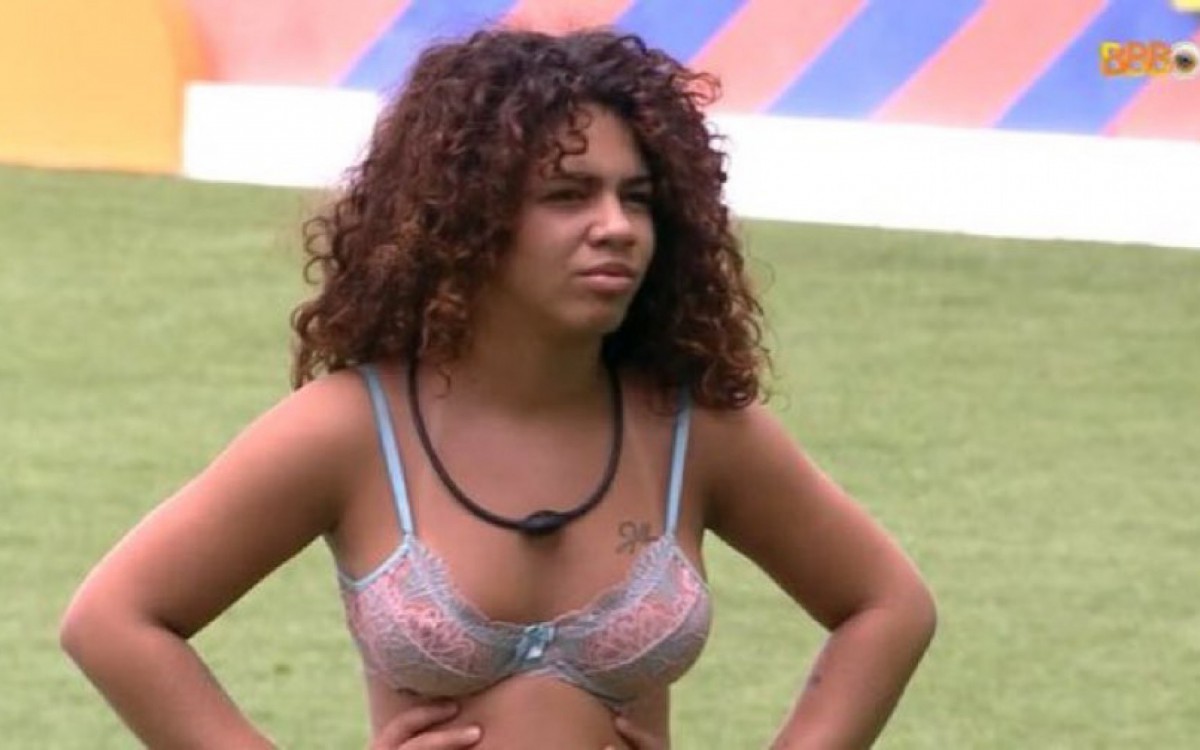 Maria não deu muita bola para os novos integrantes. Ela foi até o gramado, olhou de longe e não os cumprimentou - Reprodução