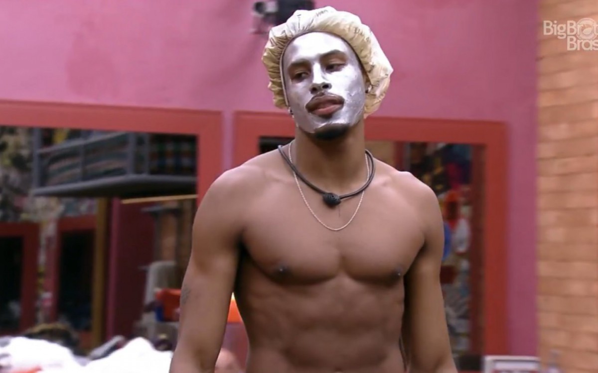 Paulo André fala sobre título de galã do 'BBB 22' durante um bate-papo com Natália, Linn e Jessi - reprodução da TV Globo