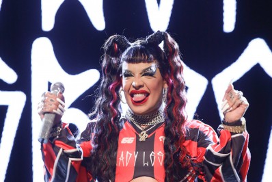 Glória Groove reúne famosos em pocket show em São Paulo