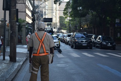 Operação da Guarda Municipal multa 138 motoristas em semana de volta às aulas