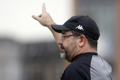 Ex-jogador do Botafogo detona possível chegada de técnico português: ‘Não concordo com bacalhoada chegando'