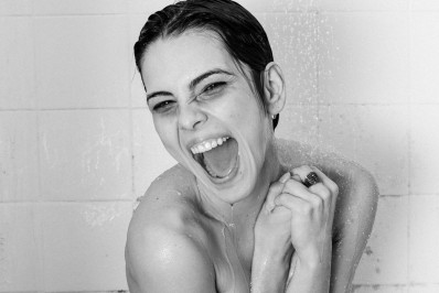 Tainá Müller publica foto só de calcinha e encanta internautas