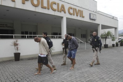 Dupla é presa em ação da PRF contra roubo de cargas na Baixada Fluminense