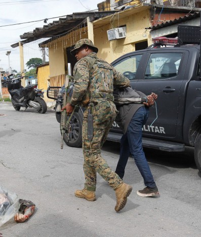 8 criminosos são mortos, na operação da PM, PF e PFR, na Vila Cruzeiro, nesta sexta-feira (11). - Reginaldo Pimenta /Agência O Dia