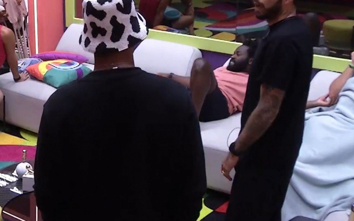 Pedro Scooby conta para Paulo André sobre o término do namoro com Anitta