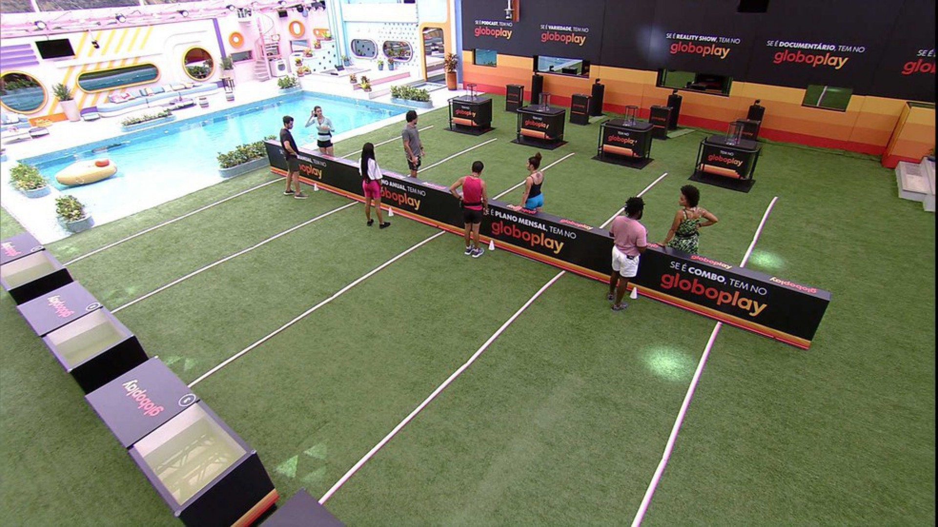 Eslovênia e Lucas, Eliezer e Brunna, Maria e Vinicius, Douglas Silva e Natália na prova do Anjo

 - Globo