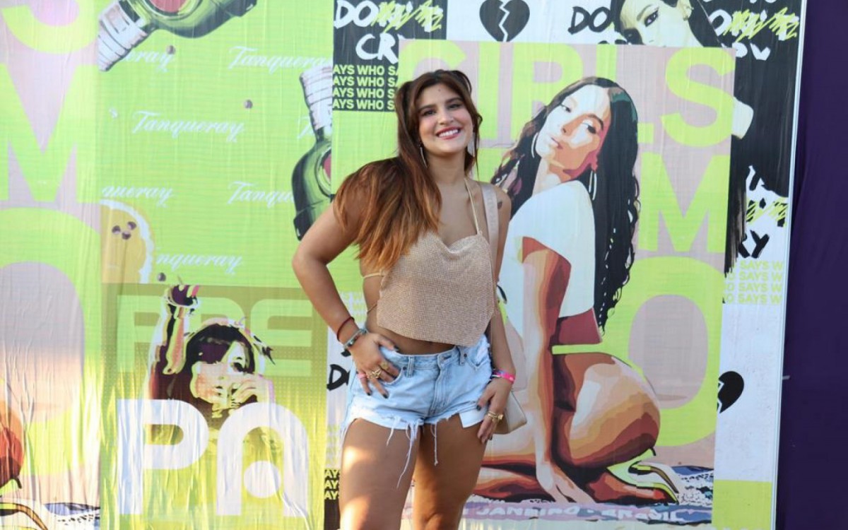 Giulia Costa marca presen&ccedil;a no 'Ensaio da Anitta'