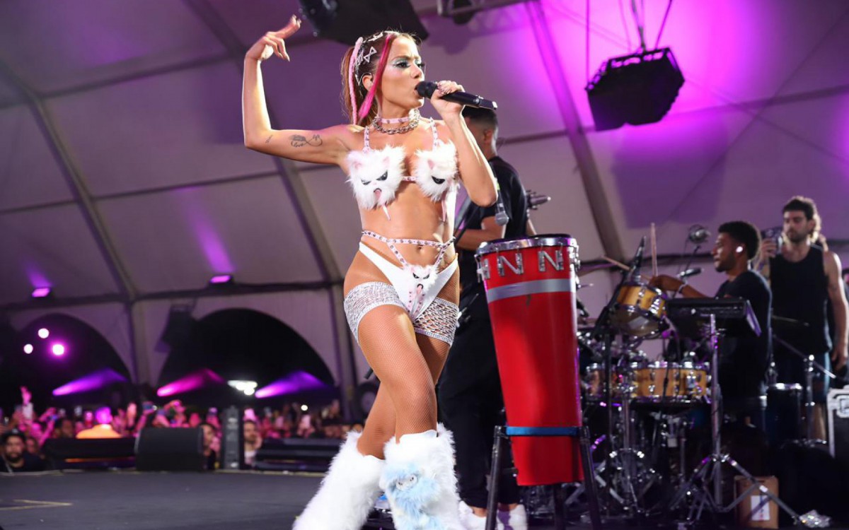 Anitta comanda ensaio de seu bloco no Parque Ol&iacute;mpico, na Zona Oeste do Rio