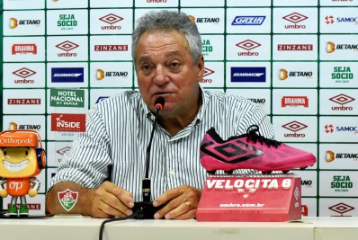 Abel Braga exalta formação de três zagueiros no Fluminense e rasga elogios a Cano: 'Pedindo passagem'