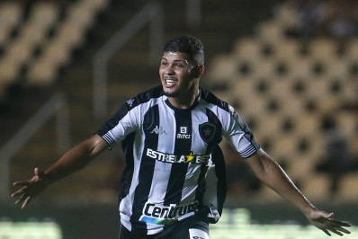 Atacante vibra com estreia na Série A pelo Botafogo: 'Tenho que dar o meu melhor'