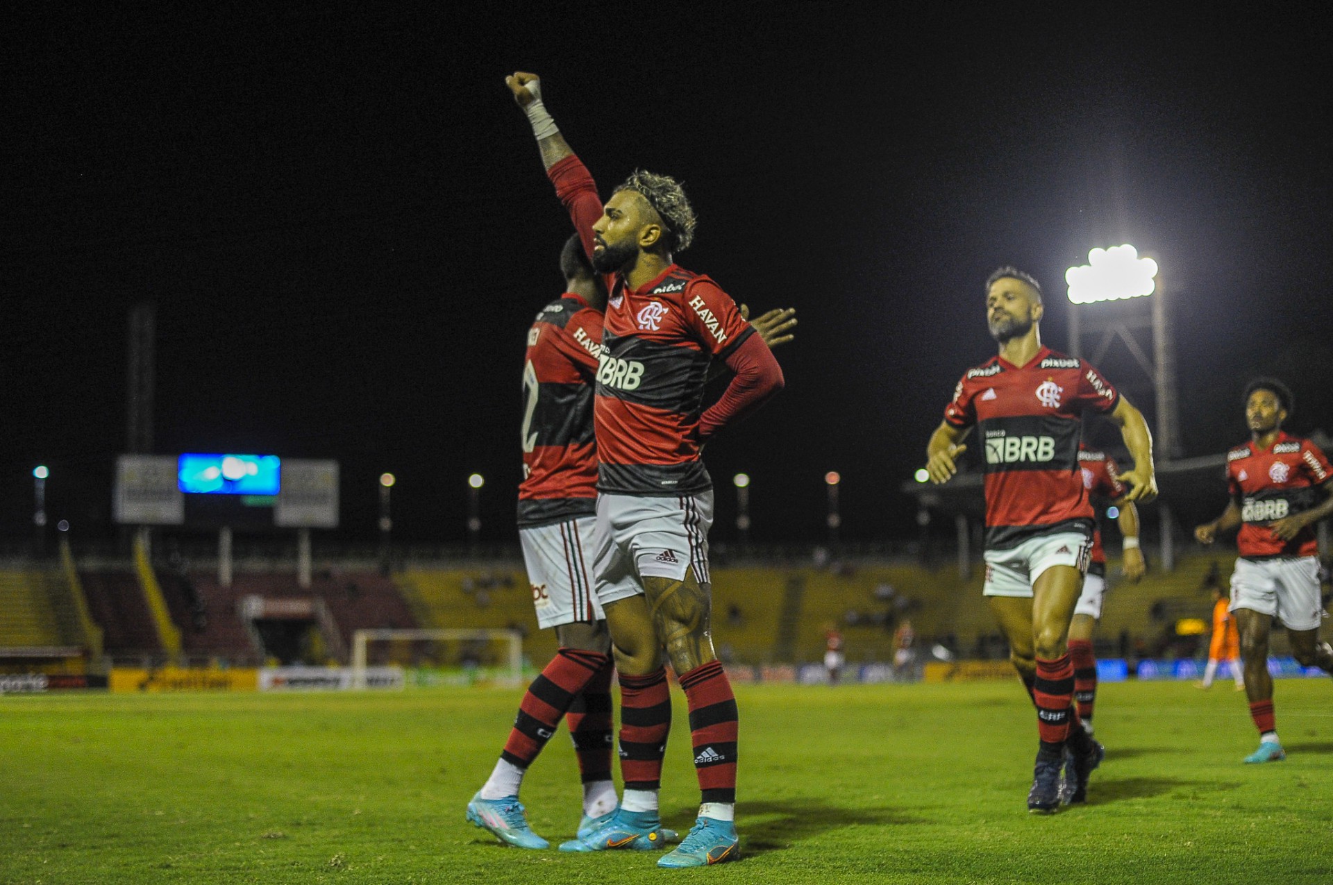Gabigol comemora seu gol contra o Nova Iguaçu, fazendo o gesto contra o racismo - Marcelo Cortes/C.R. Flamengo