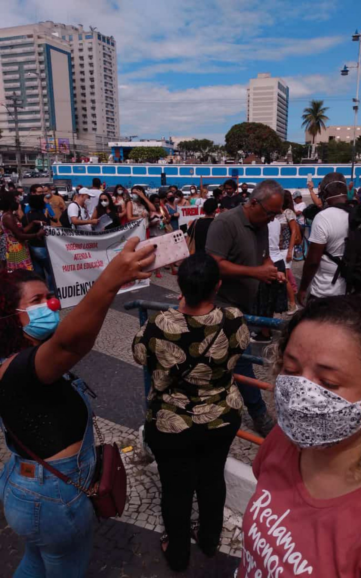 Professores participara de manifestações em frente à prefeitura de Nova Iguaçu - Divulgação