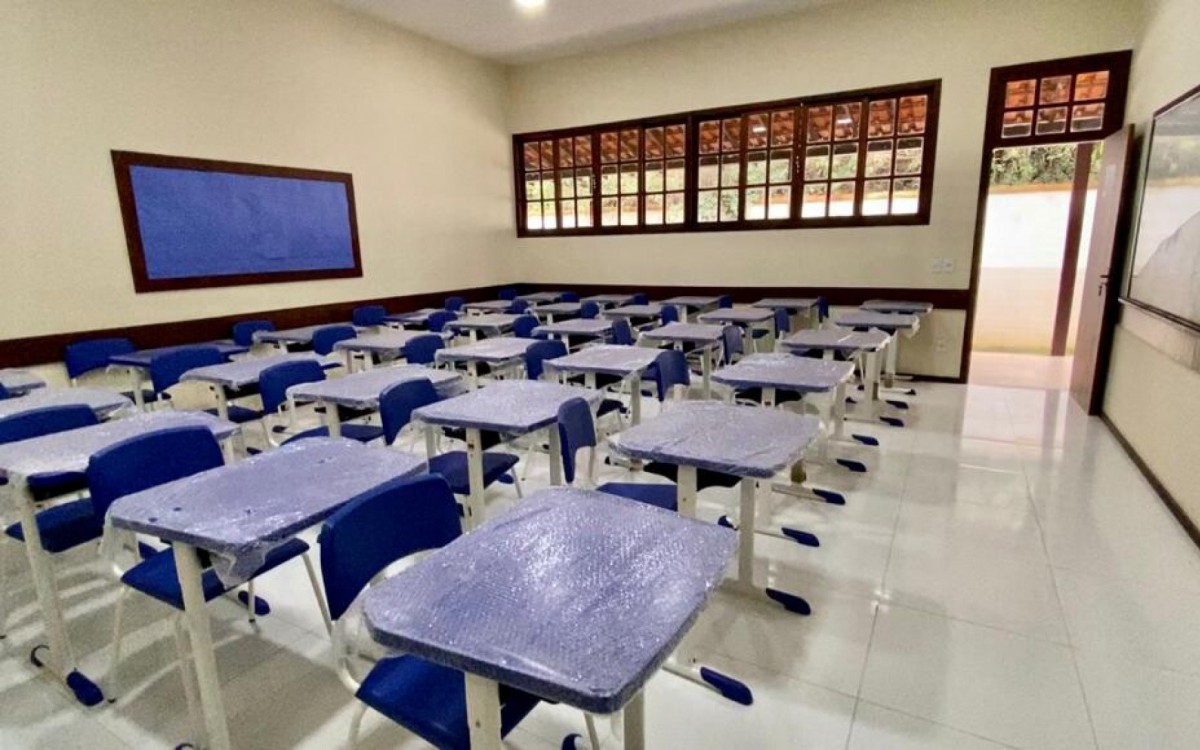 B&uacute;zios volta &agrave;s aulas e inicia entrega de mobili&aacute;rios novos para as Unidades Escolares