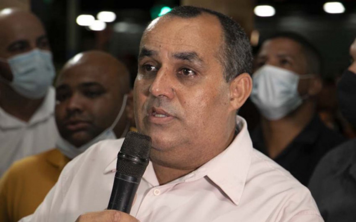 O shopping de rua de Rio das Ostras recebeu o nome de "Juamir Moreira Jorge", conhecido na cidade como "Mica". Nascido em Rio das Ostras no ano 1954, foi considerado um homem simples, alegre, trabalhador, &iacute;ntegro e honesto